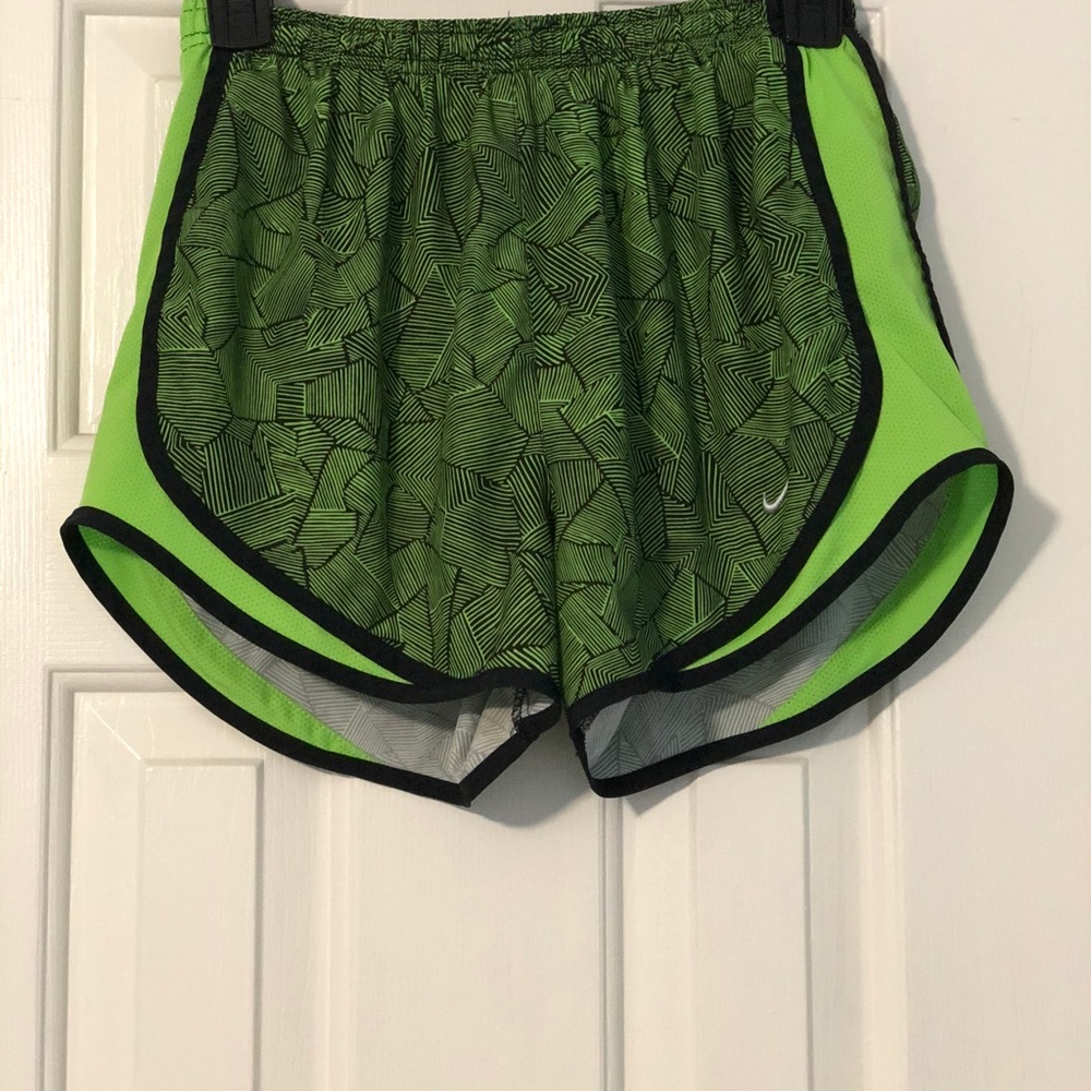 nike tempo short